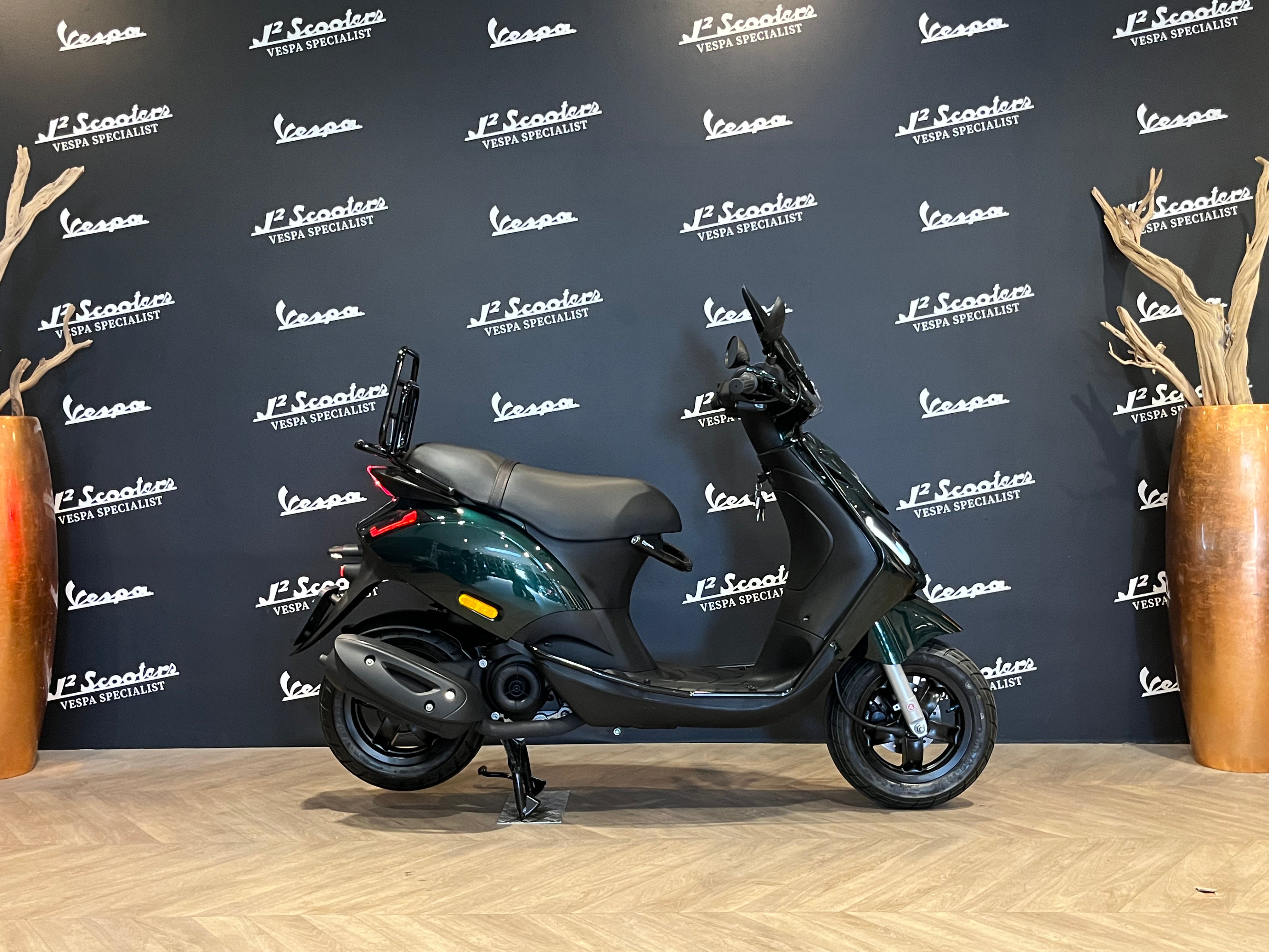Piaggio (Zip) J2Scooters