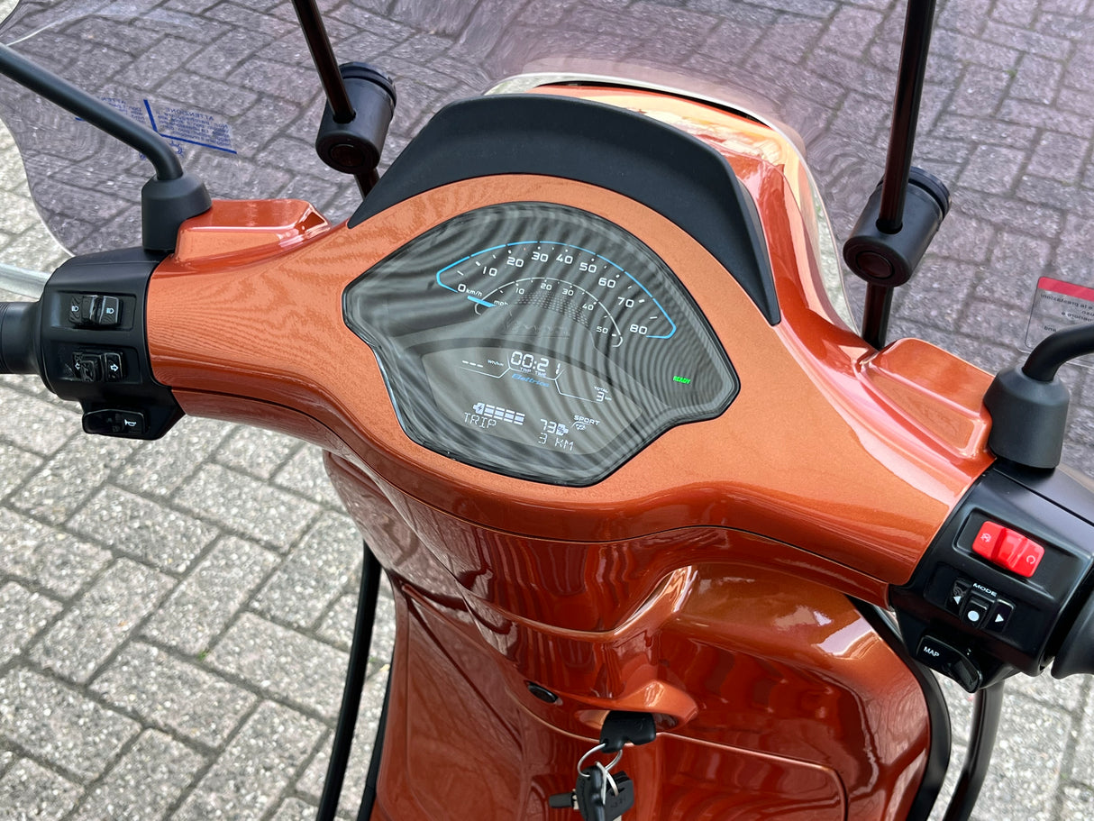 Vespa Elettrica Facelift 2025 Energetic Orange