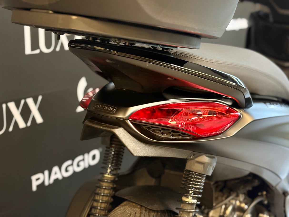 Piaggio Beverly | Mat Zwart | 1 Eig