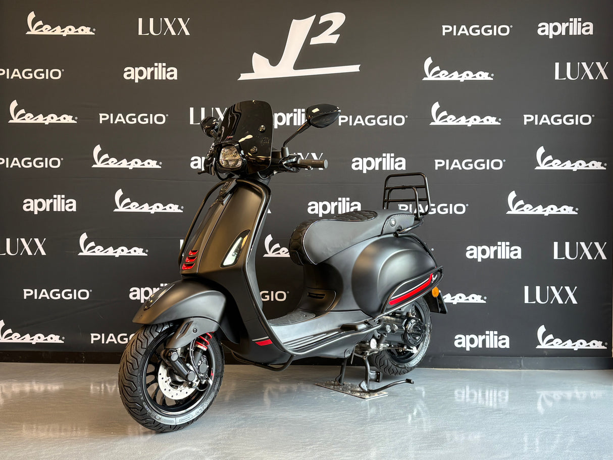 Vespa Sprint | Mat Zwart