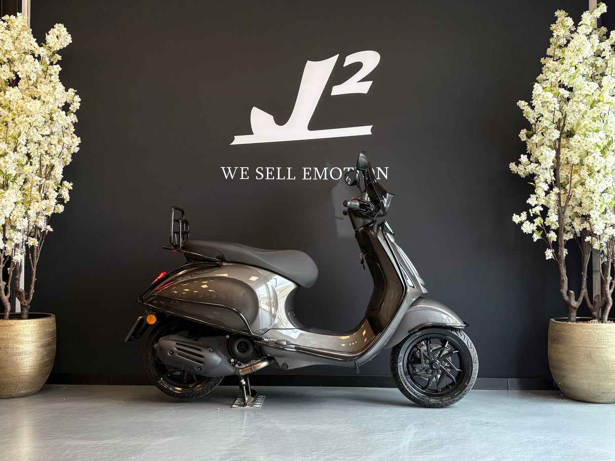 Vespa Sprint | Porsche Agaat Grijs