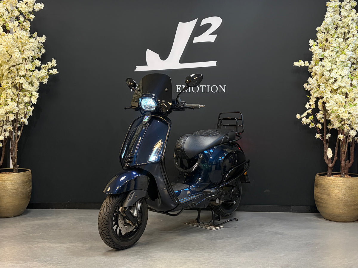 Vespa Sprint | Dark Midnight Blue
