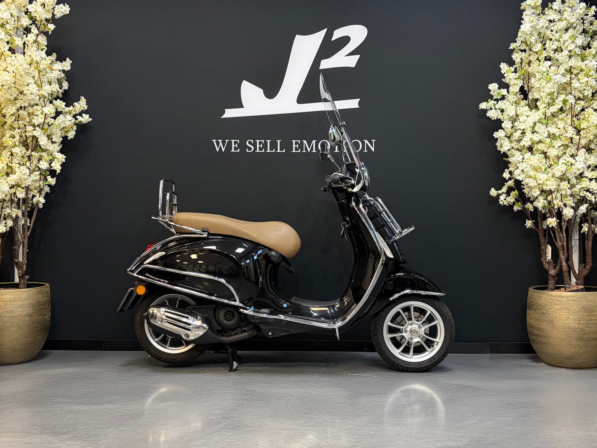 Vespa Primavera | Glans Zwart