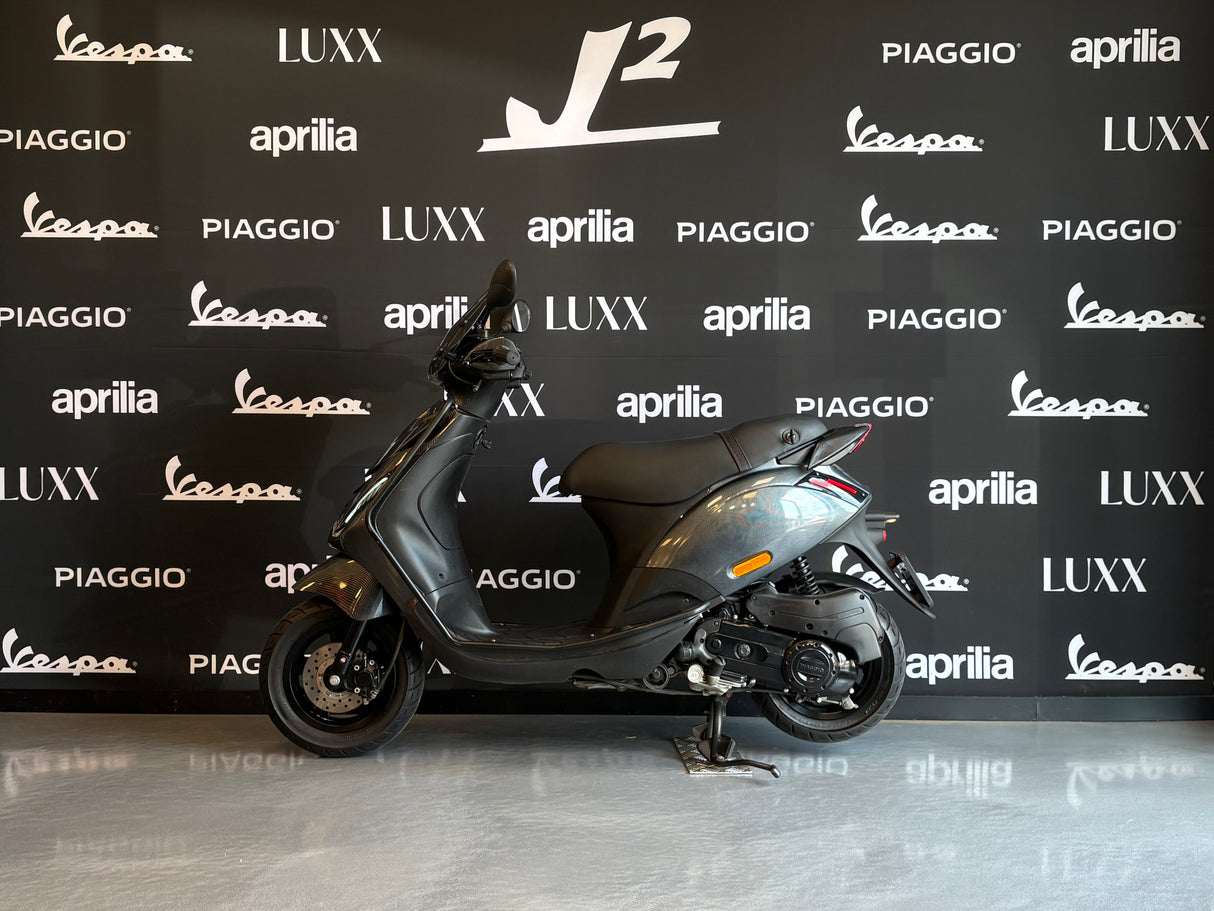 Piaggio Zip | Carbon | 1 eig