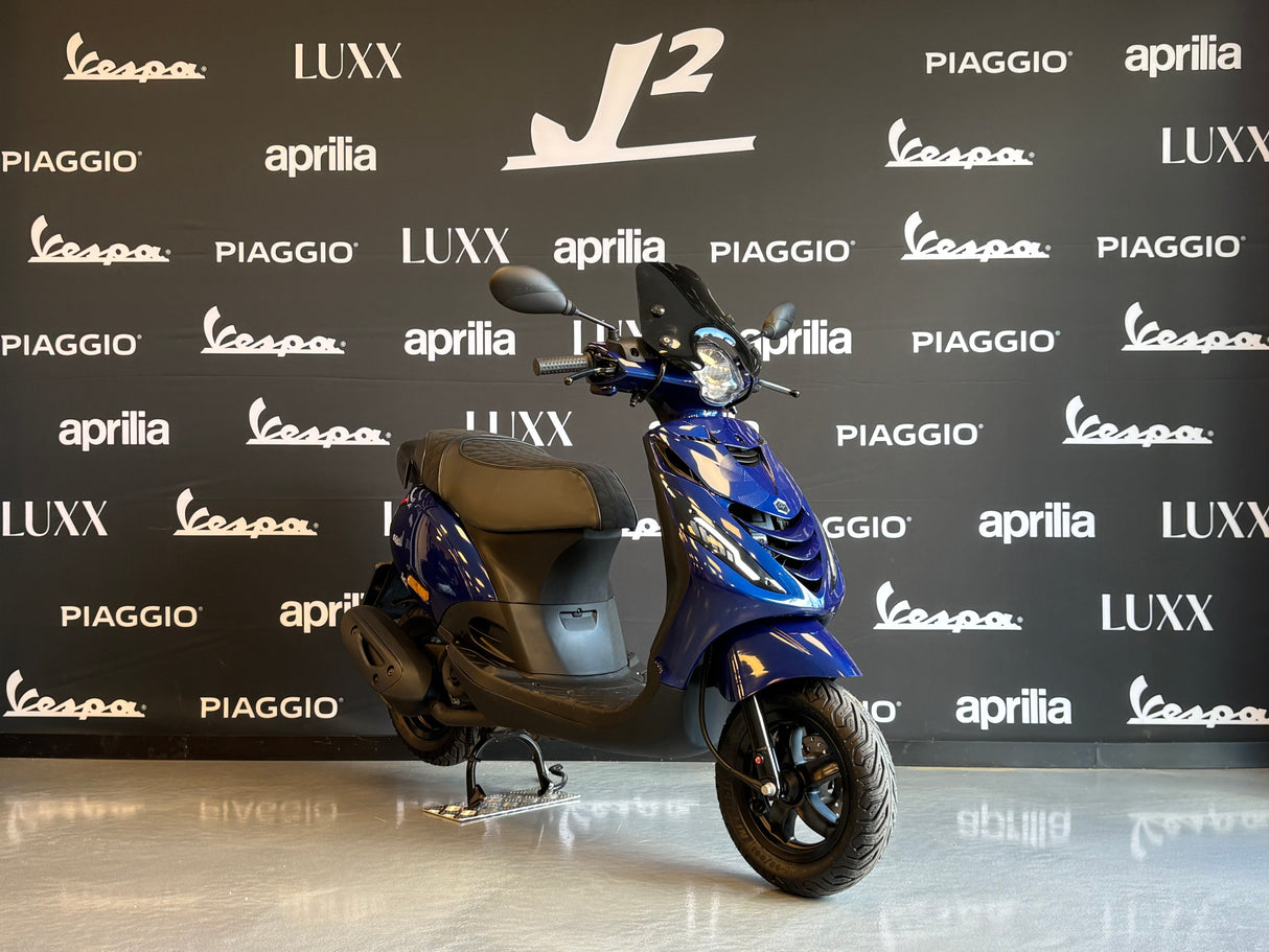 Piaggio Zip | Dark Candy Blue | 1 eig
