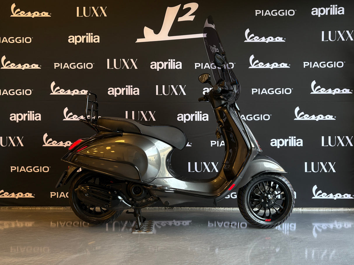 Vespa Sprint | Porsche Agaat Grijs