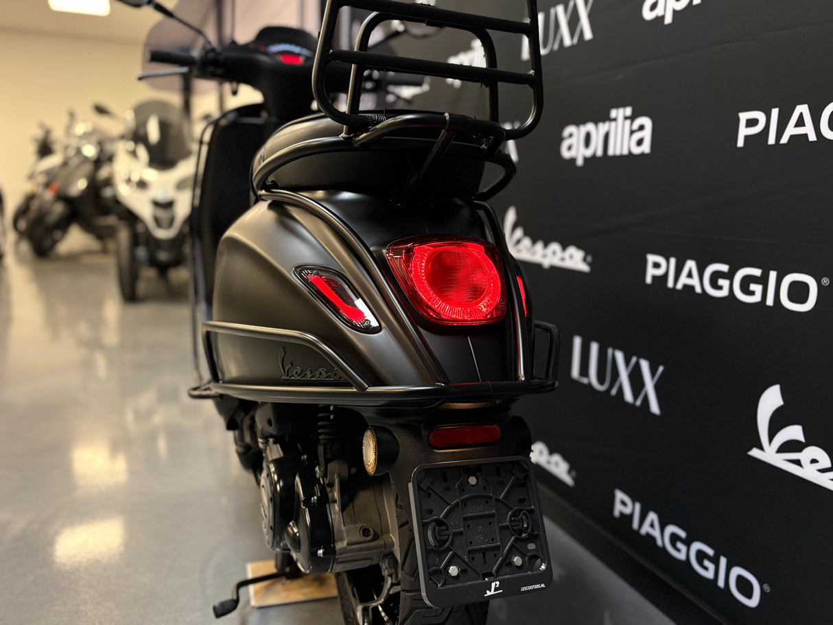 Vespa Sprint | Mat Zwart | 1 eig