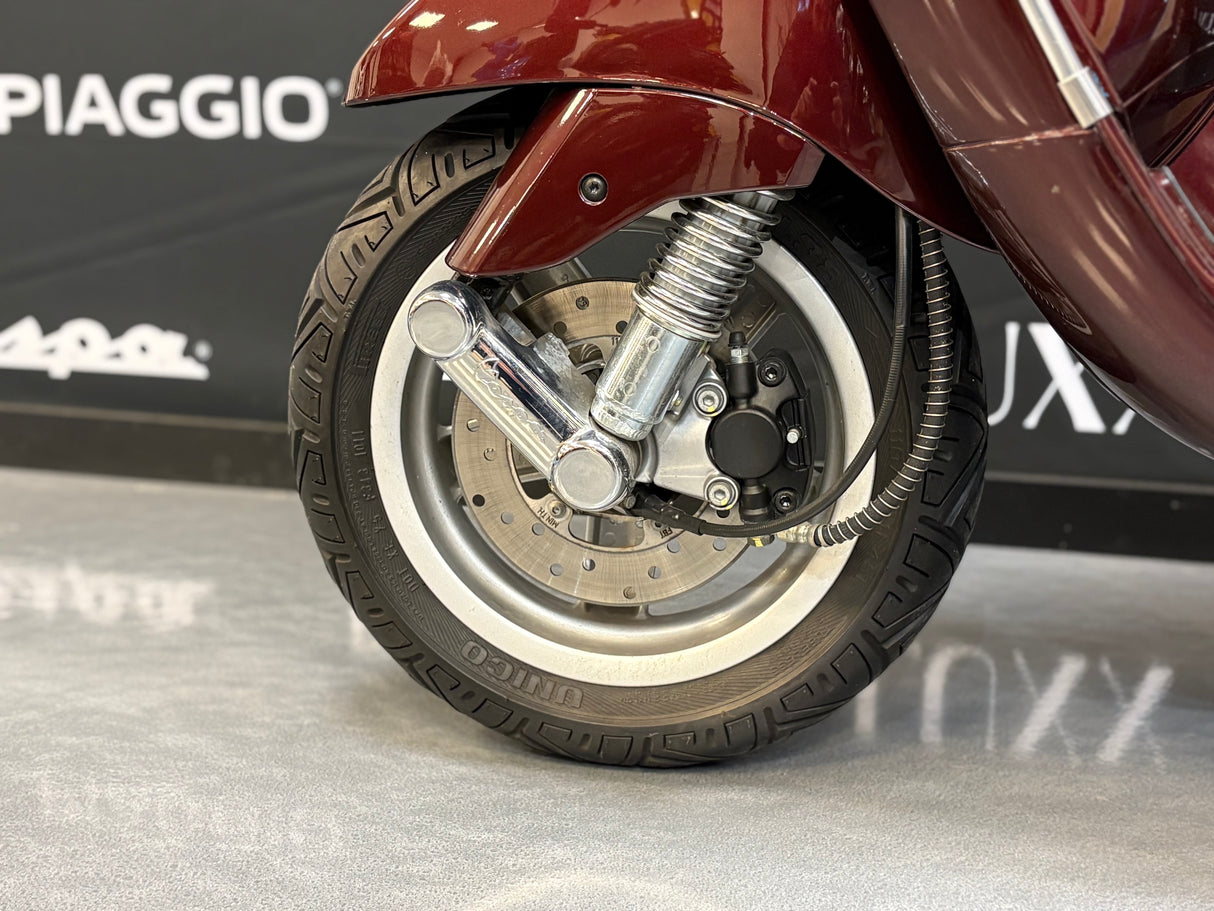 Vespa LXV | Candy Apple Red | 1 eig