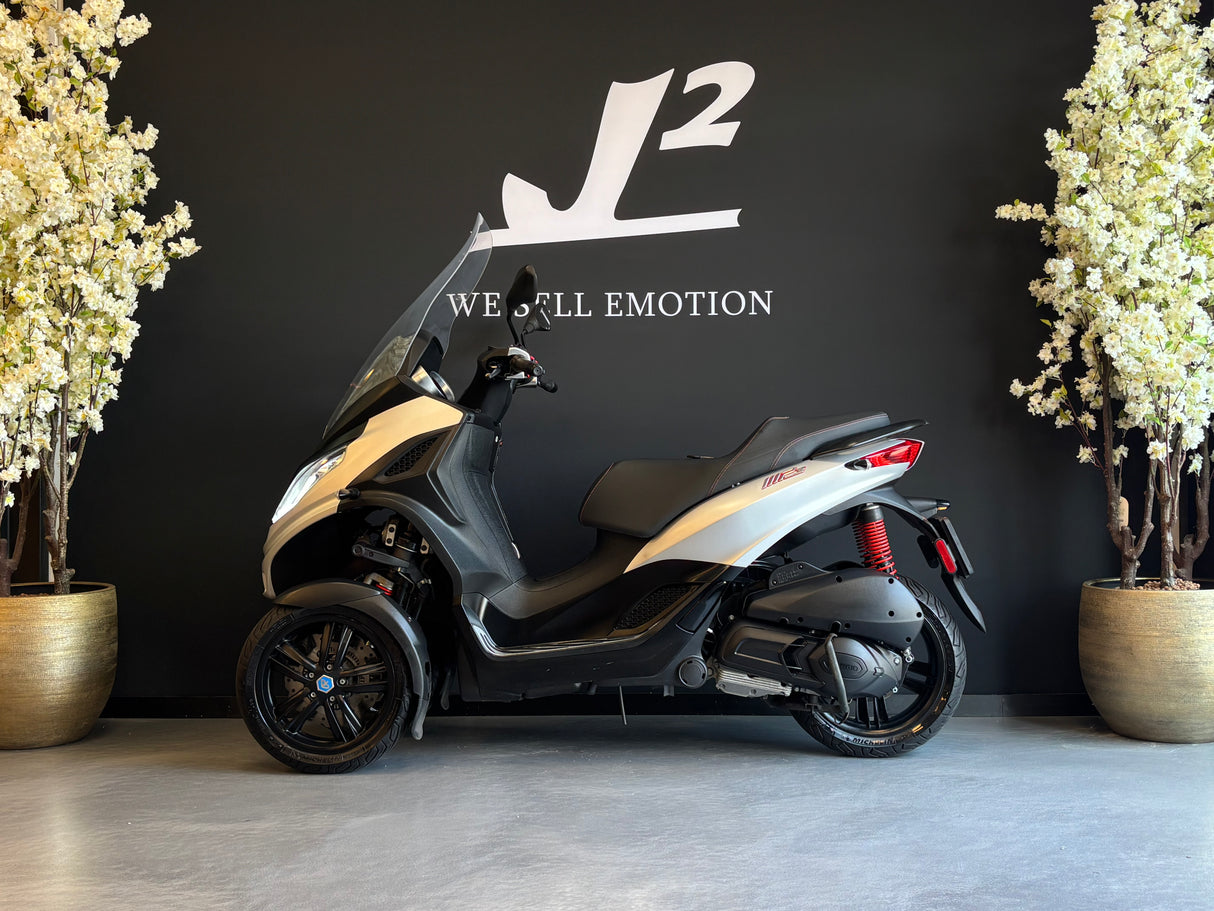 Piaggio MP3 300 HPE | Argento Cometa