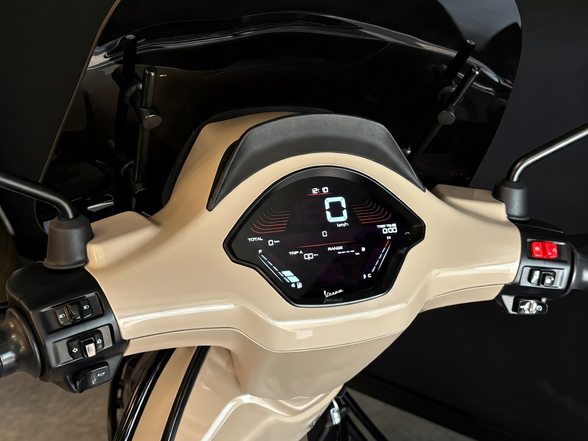 Vespa Sprint | Mocca Latte
