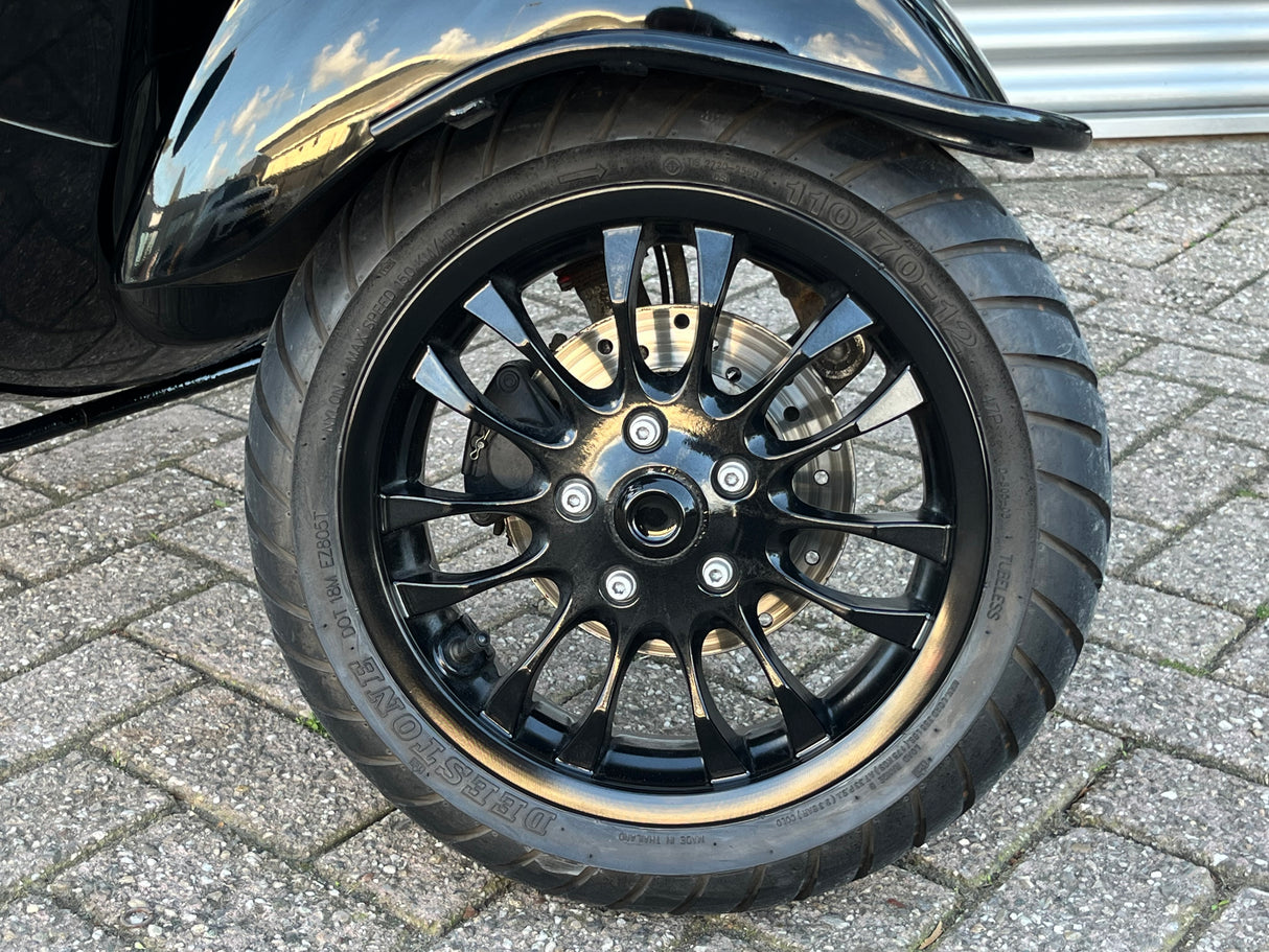 Vespa Sprint | Black on Black | 1 eig