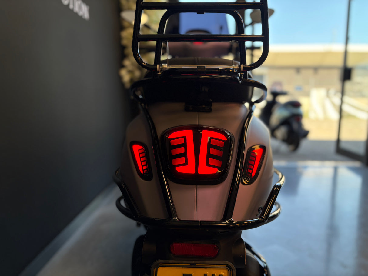 Vespa Sprint | Designo Violet | 1 eig