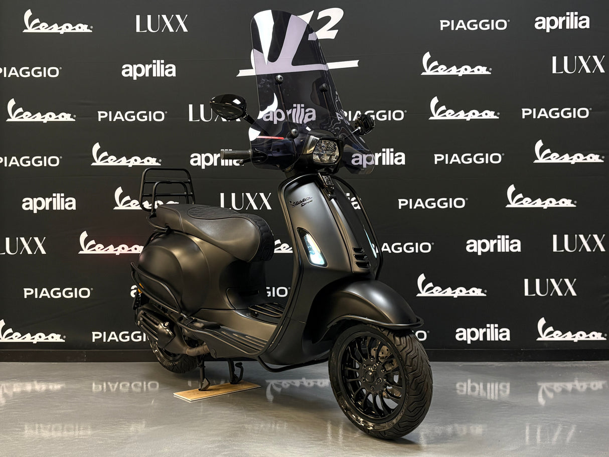 Vespa Sprint | Mat Zwart | 1 eig