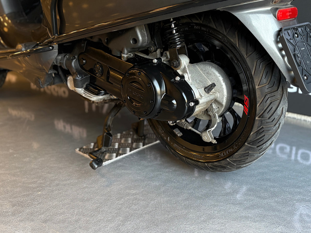 Vespa Sprint | Porsche Agaat Grijs