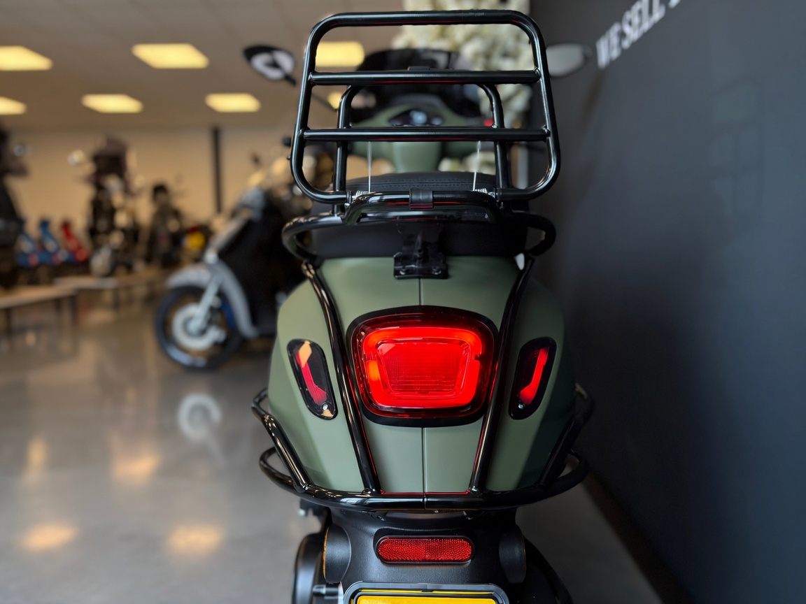 Vespa Sprint | Opaco Lamborghini Verde Gea Lucido
