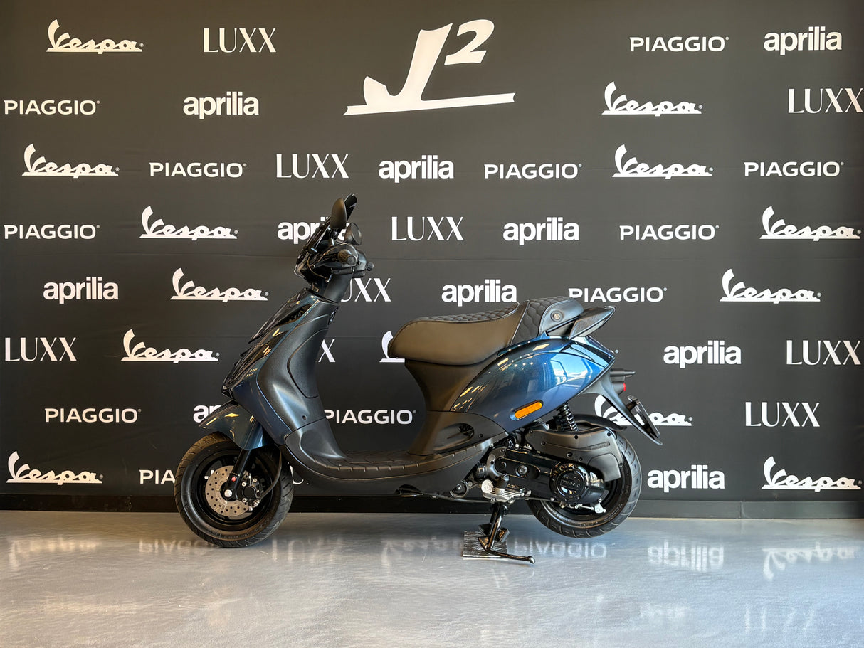 Piaggio Zip | Midnight Blue | 1 eig