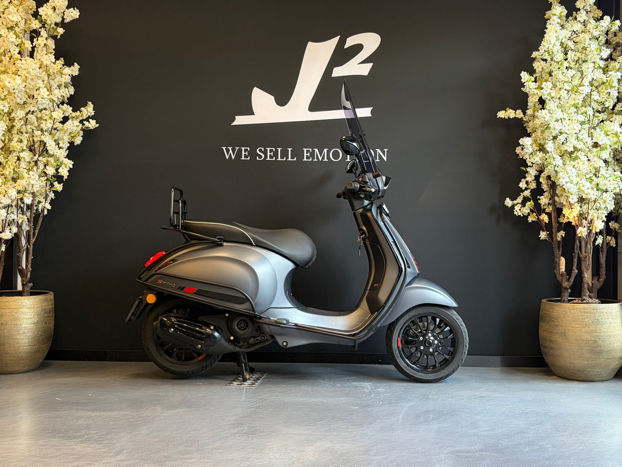 Vespa Sprint | Grigio Titano