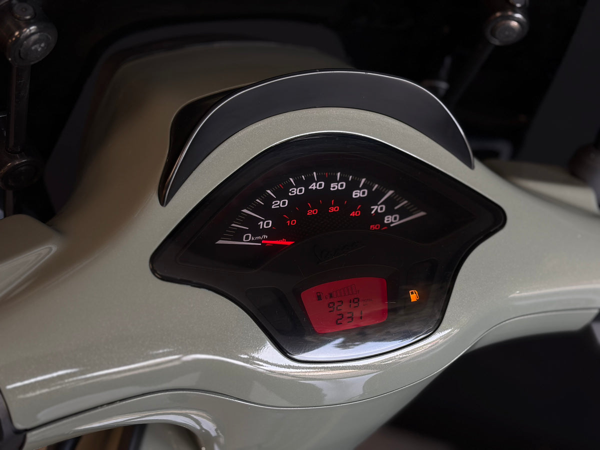Vespa Sprint | Kaki Green