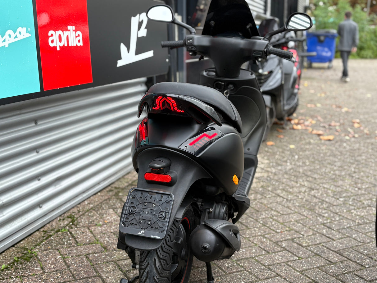 Piaggio Zip | Mat Zwart