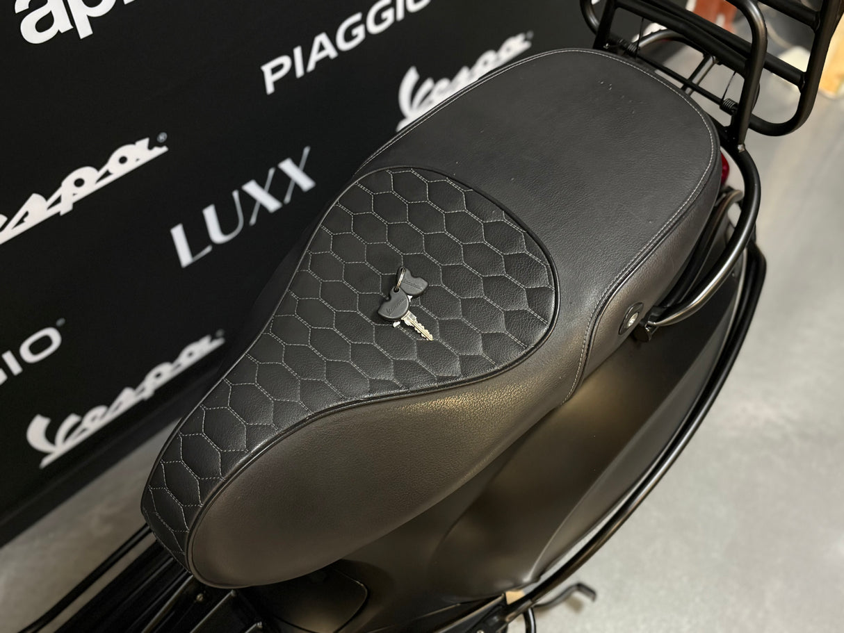 Vespa Sprint | Mat Zwart | 1 eig