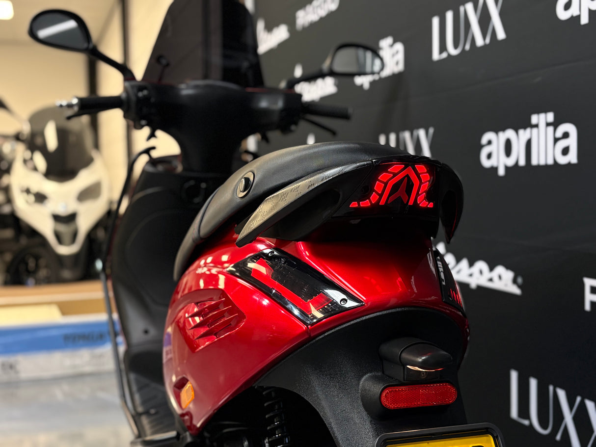 Piaggio Zip | Candy Red | 1 eig