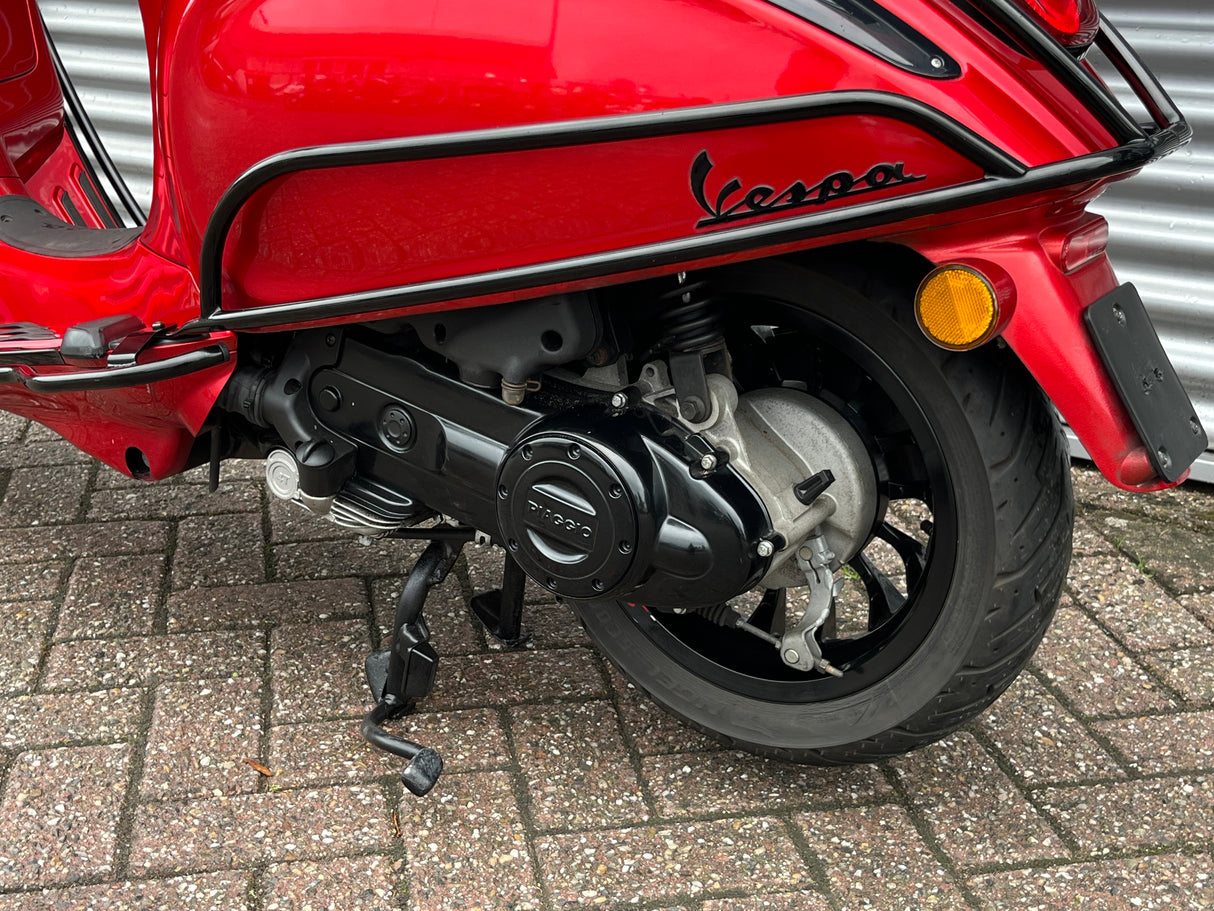 Vespa Sprint | Candy Red | 1 eig