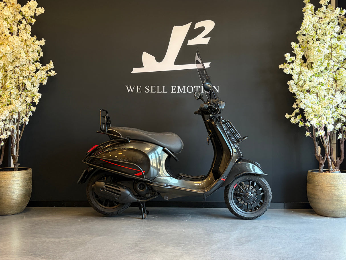 Vespa Sprint | Porsche Agaat Grijs