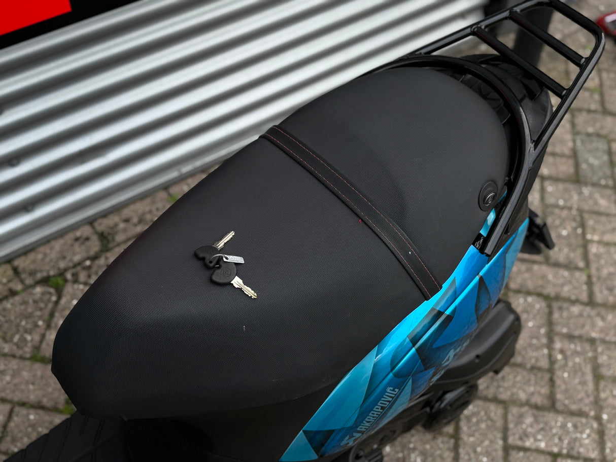 Piaggio Zip | Akrapovic Airbrush