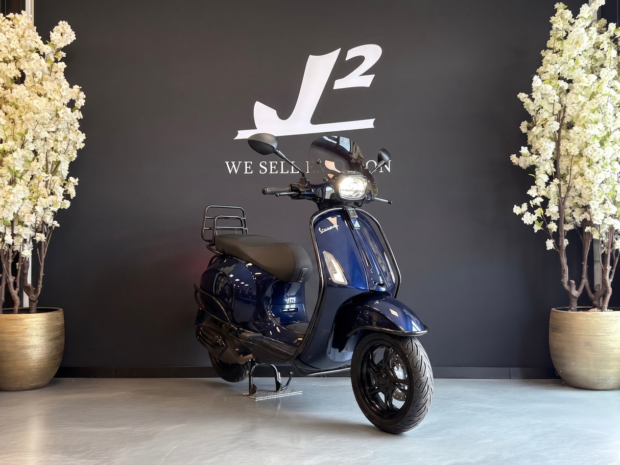 Vespa Sprint | Dark Midnight Blue