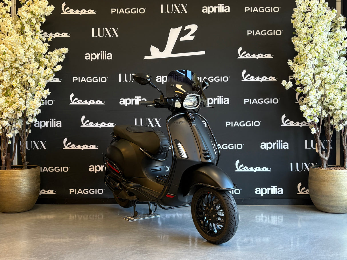 Vespa Sprint | Mat Zwart