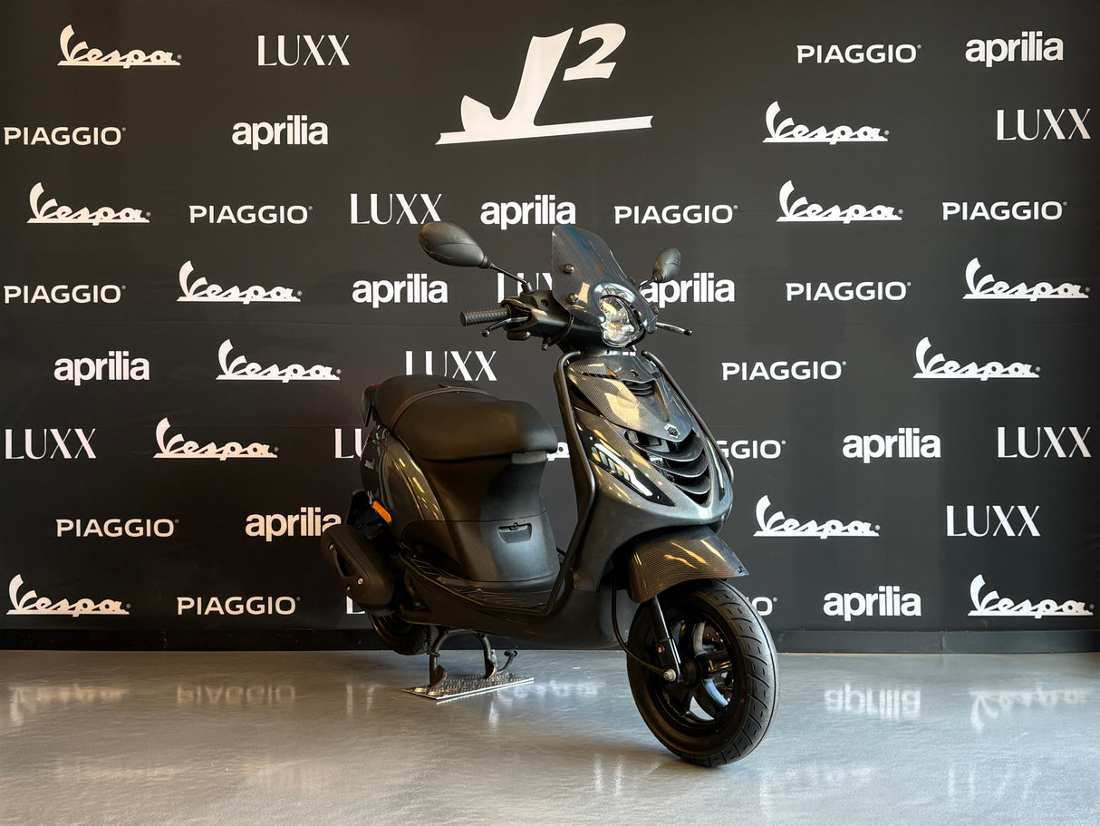 Piaggio Zip | Carbon | 1 eig