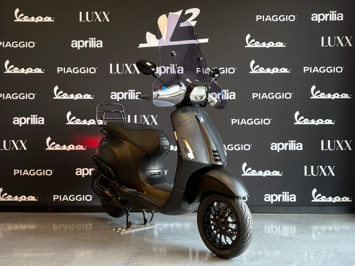 Vespa Sprint | Mat Zwart