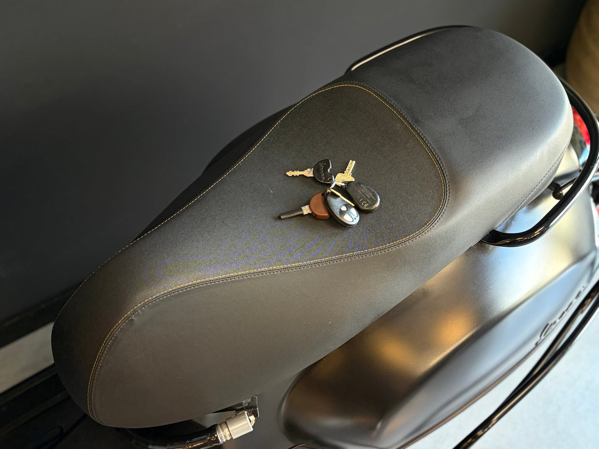 Vespa GTS 300 Super Tech | Mat Zwart