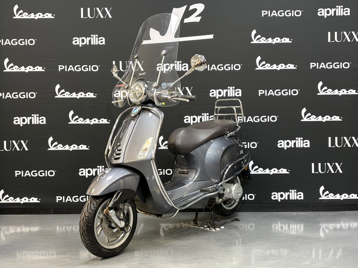Vespa Primavera | Grijs | 1 eig