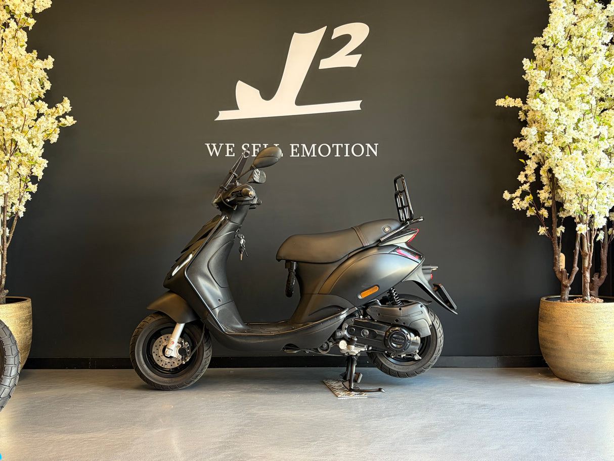 Piaggio Zip | Mat Zwart