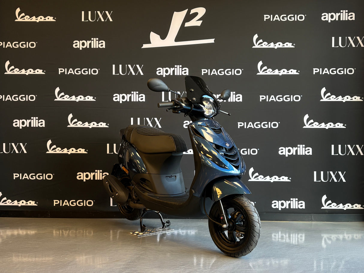 Piaggio Zip | Midnight Blue | 1 eig