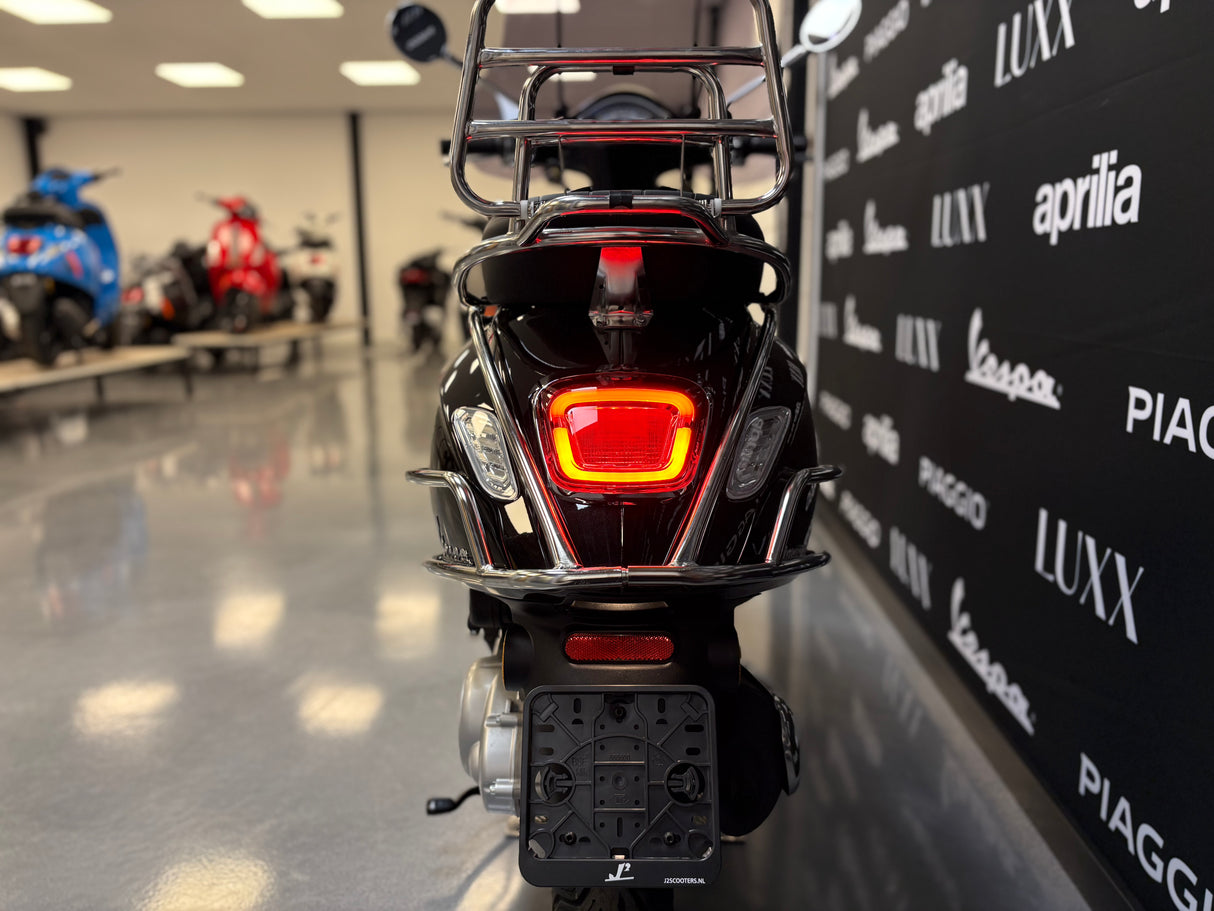 Vespa Primavera | Nero Convinto