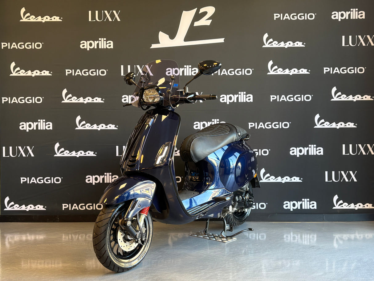 Vespa Sprint | Dark Midnight Blu | 1 eig