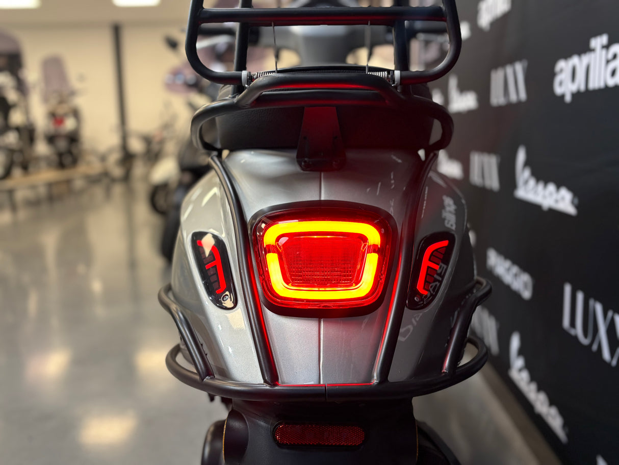 Vespa Sprint | White Gold