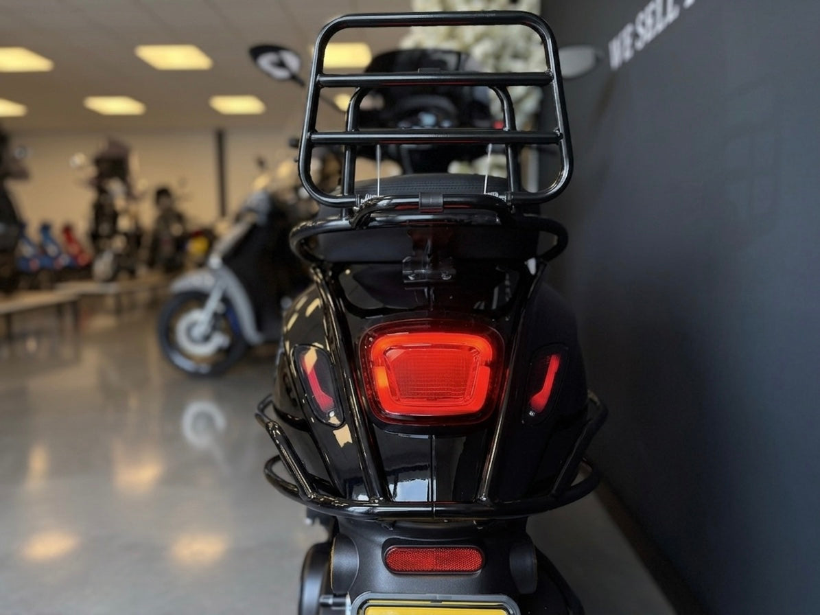 Vespa Sprint | Midnight Black