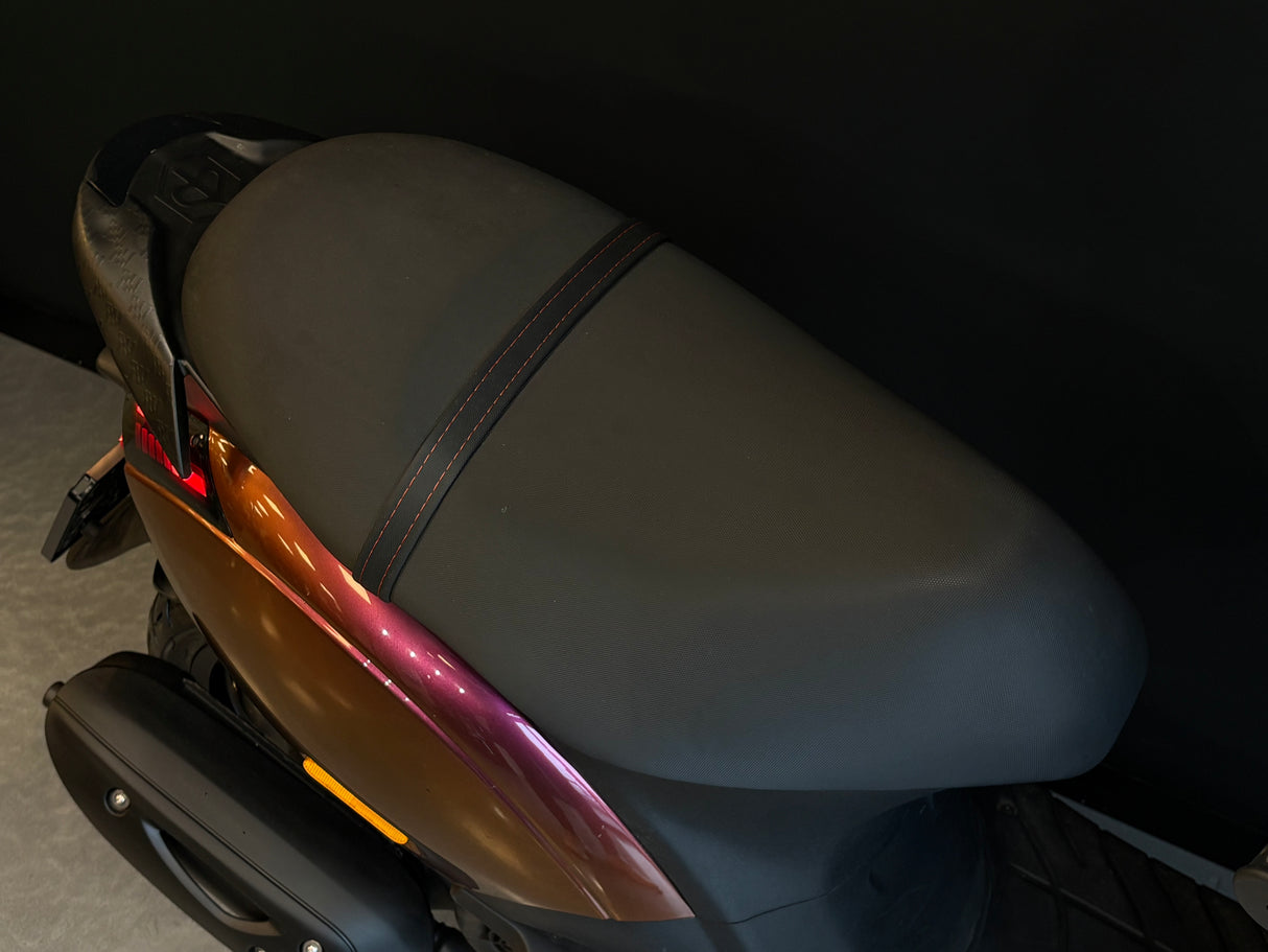 Piaggio Zip | Mica Red
