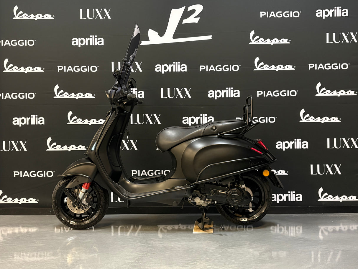 Vespa Sprint | Mat Zwart | 1 eig