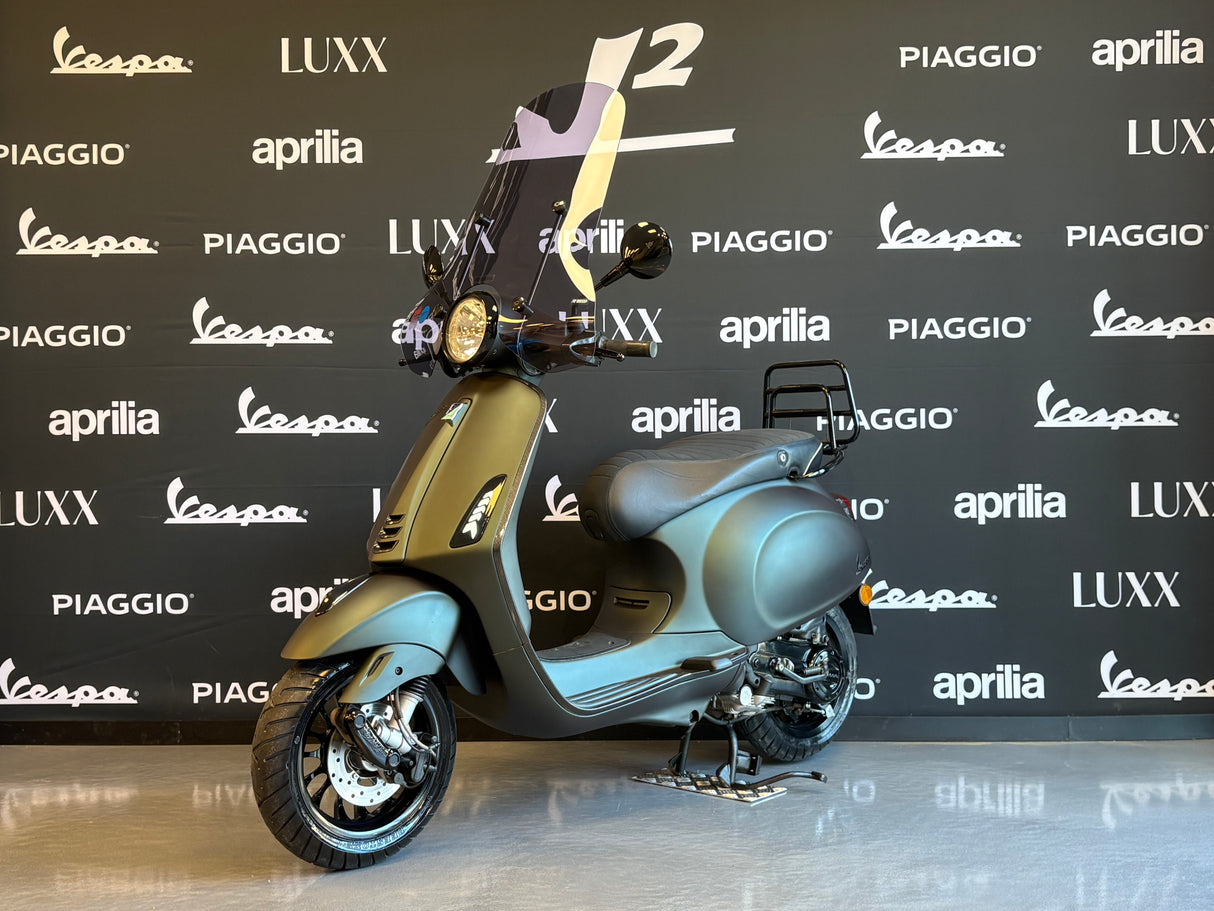 Vespa Primavera | Cobra Green