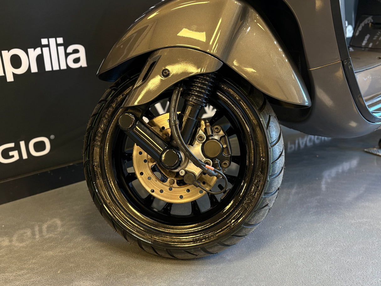 Vespa Sprint | Agaat Grijs