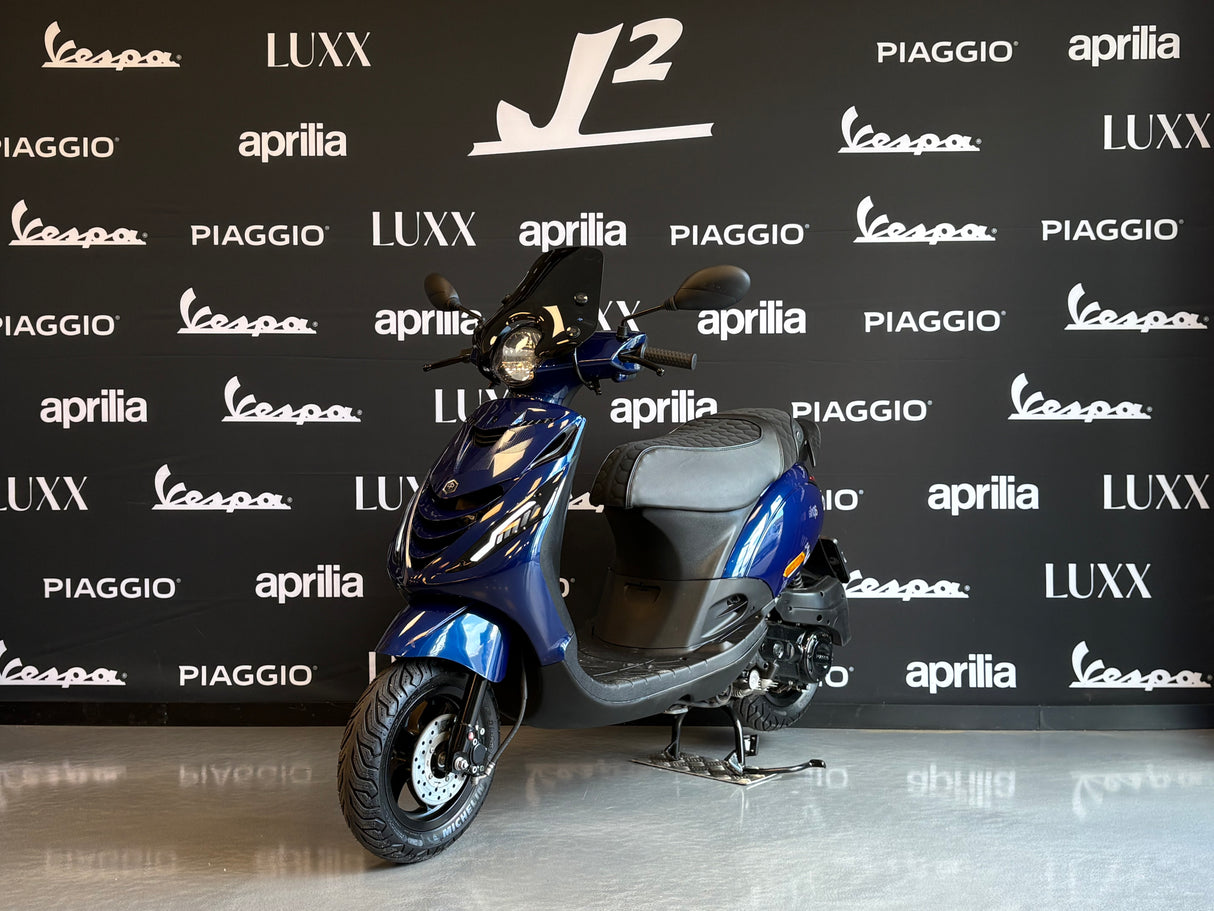 Piaggio Zip | Dark Candy Blue | 1 eig