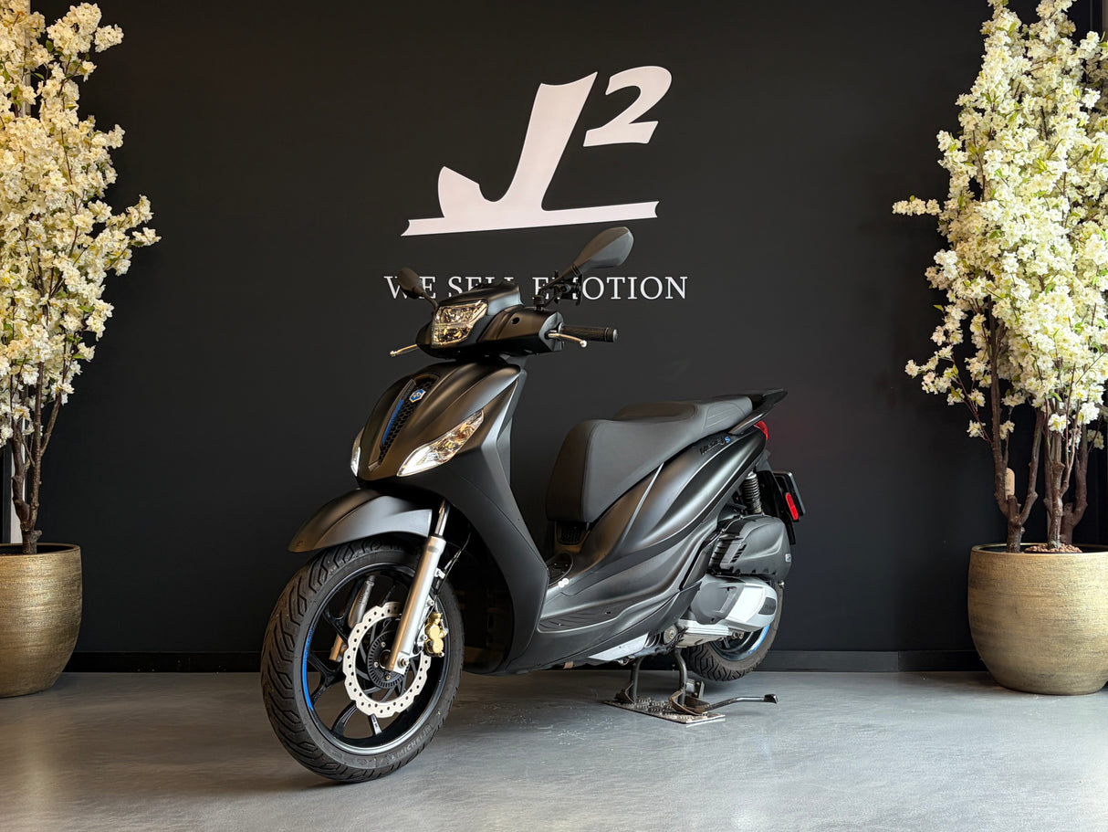 Piaggio Medley S 200 | Mat Zwart