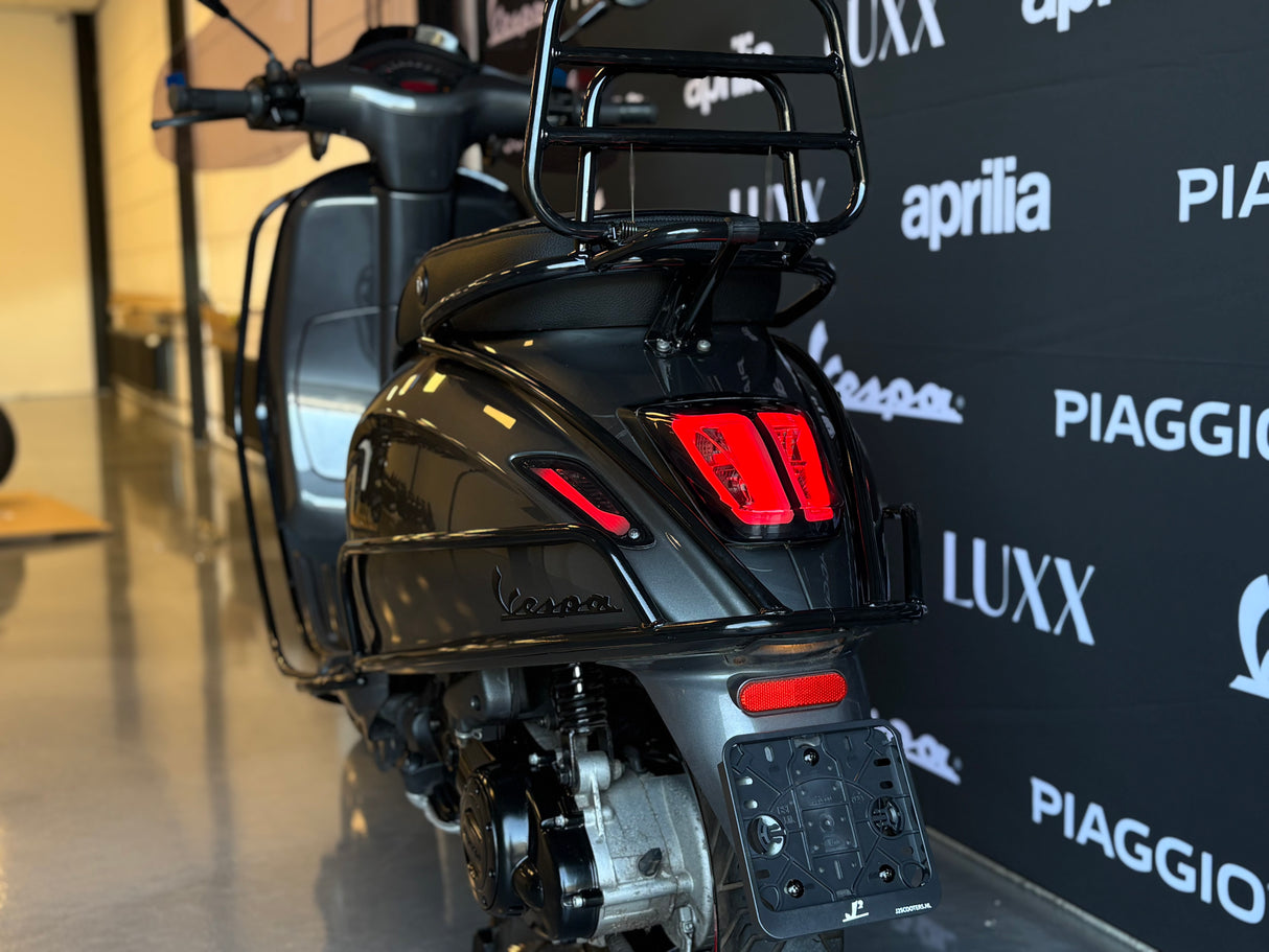 Vespa Sprint | Porsche Agaat Grijs