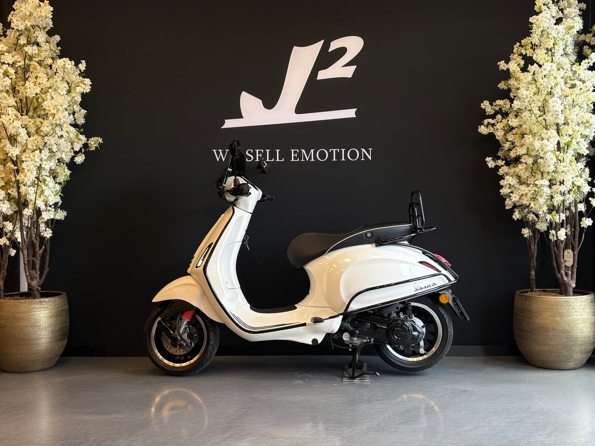 Vespa Sprint | Monte Bianco | 1 eig