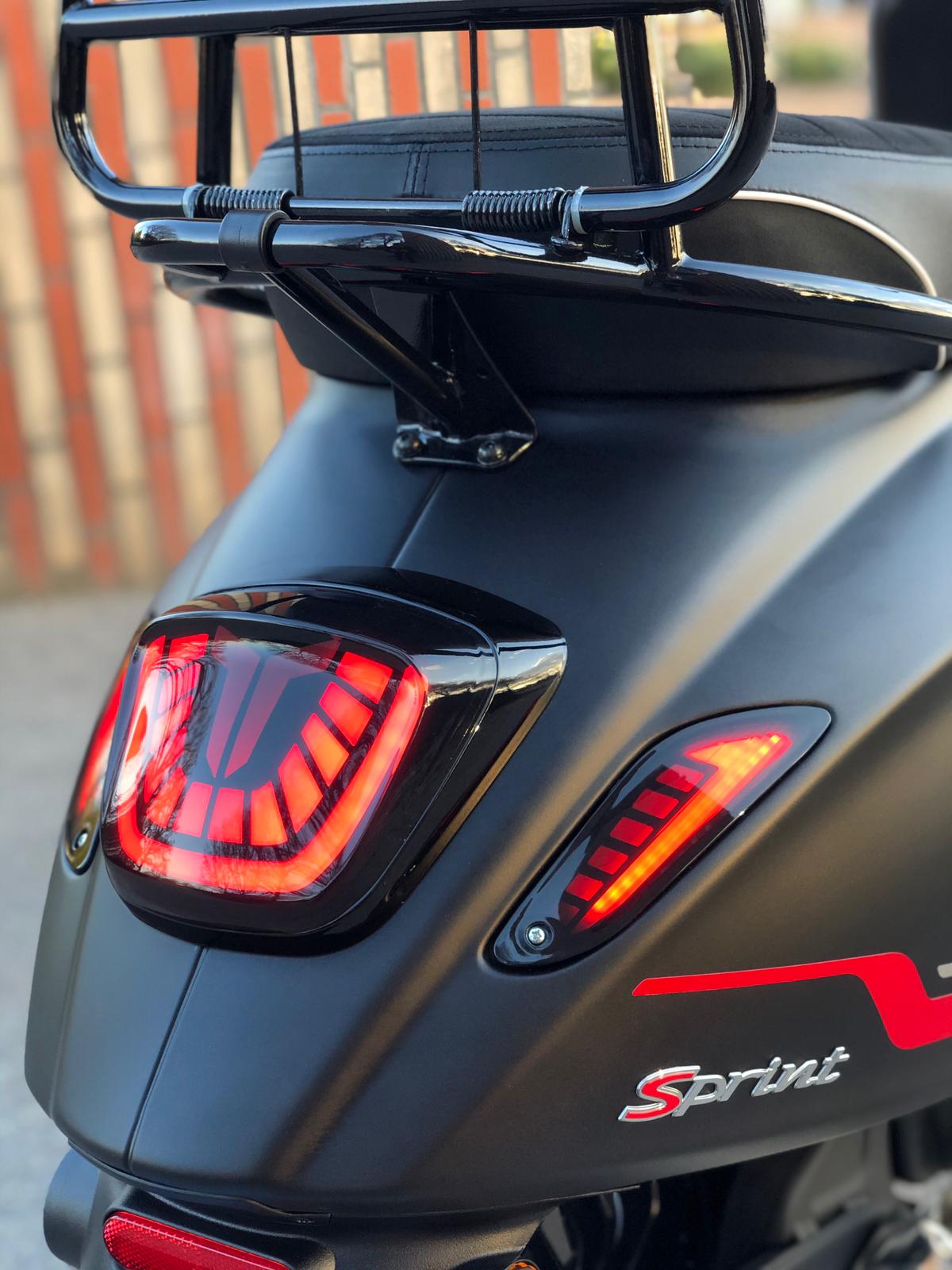 LED knipperlicht set Alpha matrix weglopend achter Vespa Sprint / Primavera
