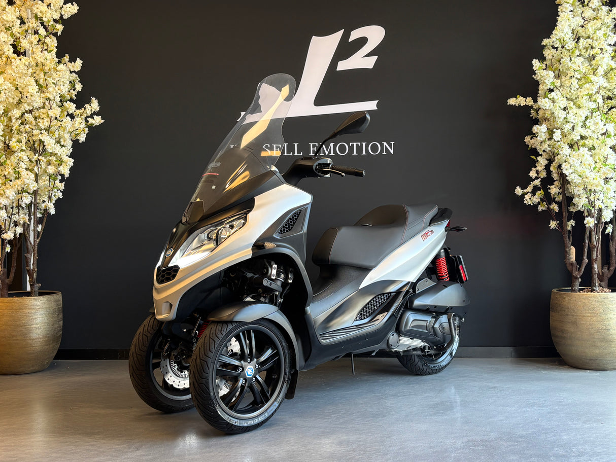 Piaggio MP3 300 HPE | Argento Cometa